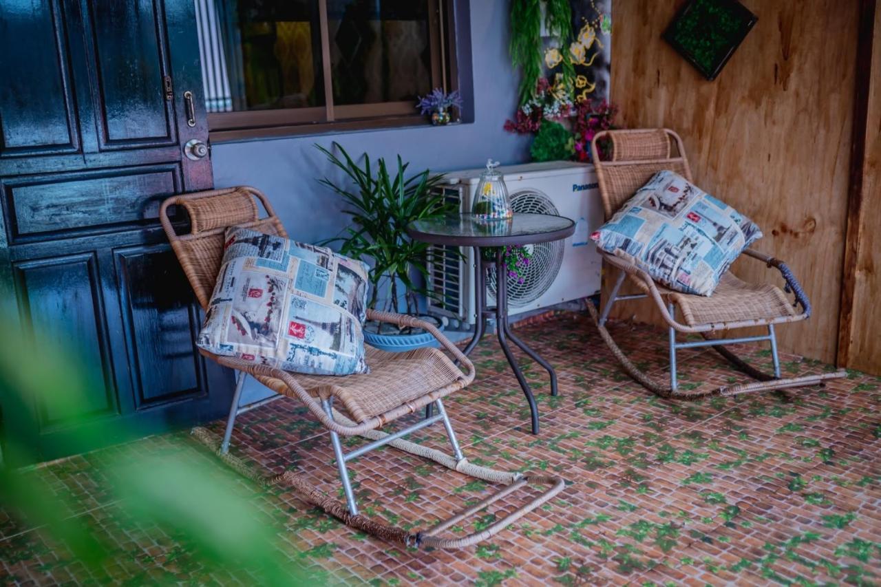Menulis Coolly House Patong Bed and Breakfast Eksteriør billede