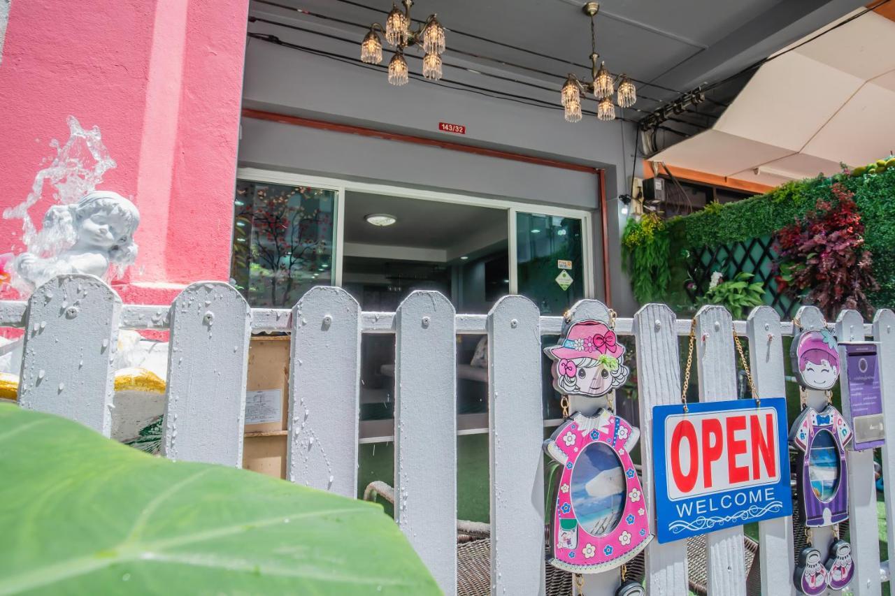 Menulis Coolly House Patong Bed and Breakfast Eksteriør billede