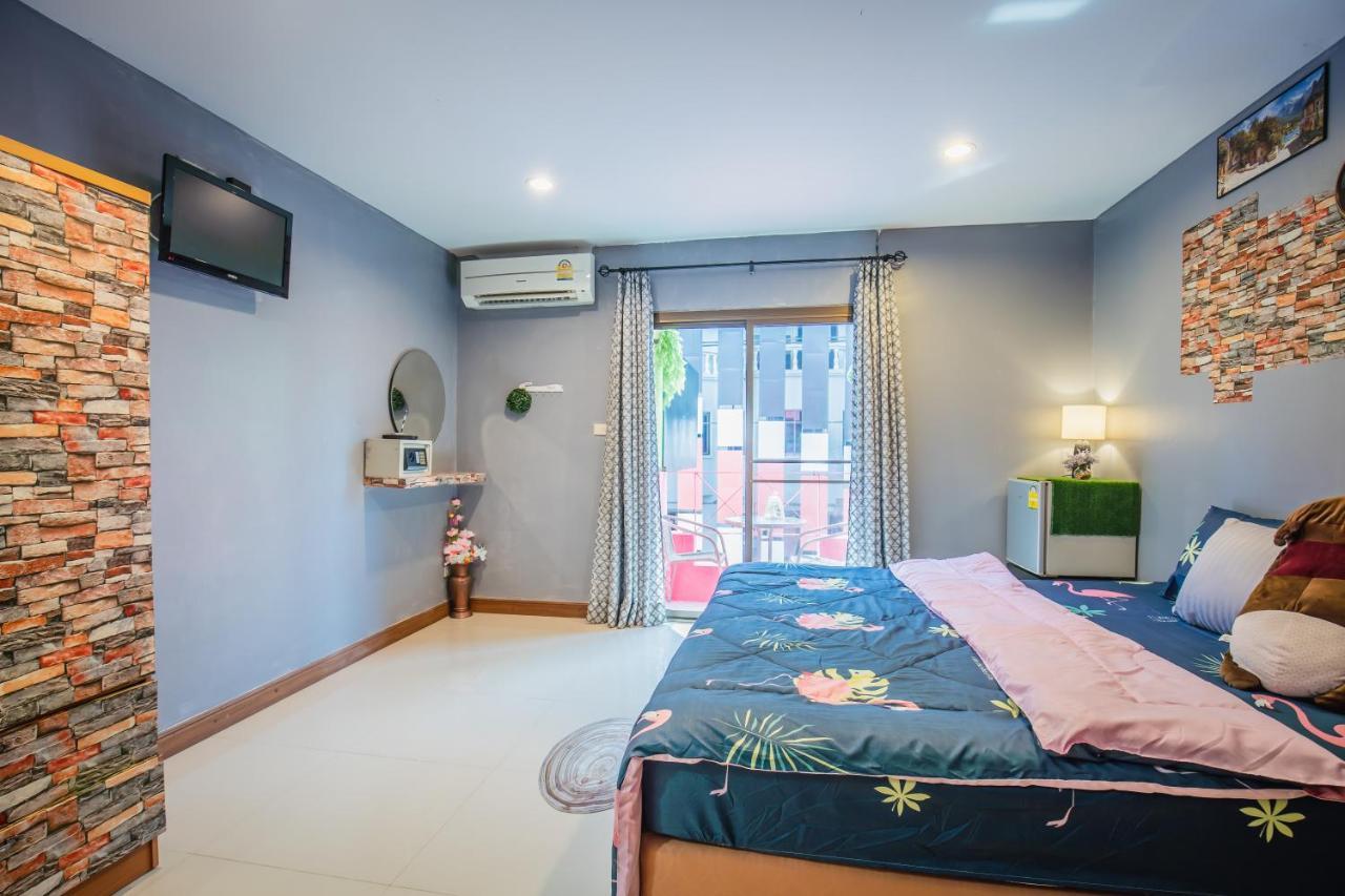 Menulis Coolly House Patong Bed and Breakfast Eksteriør billede