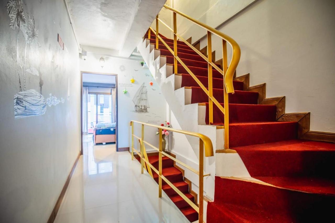 Menulis Coolly House Patong Bed and Breakfast Eksteriør billede